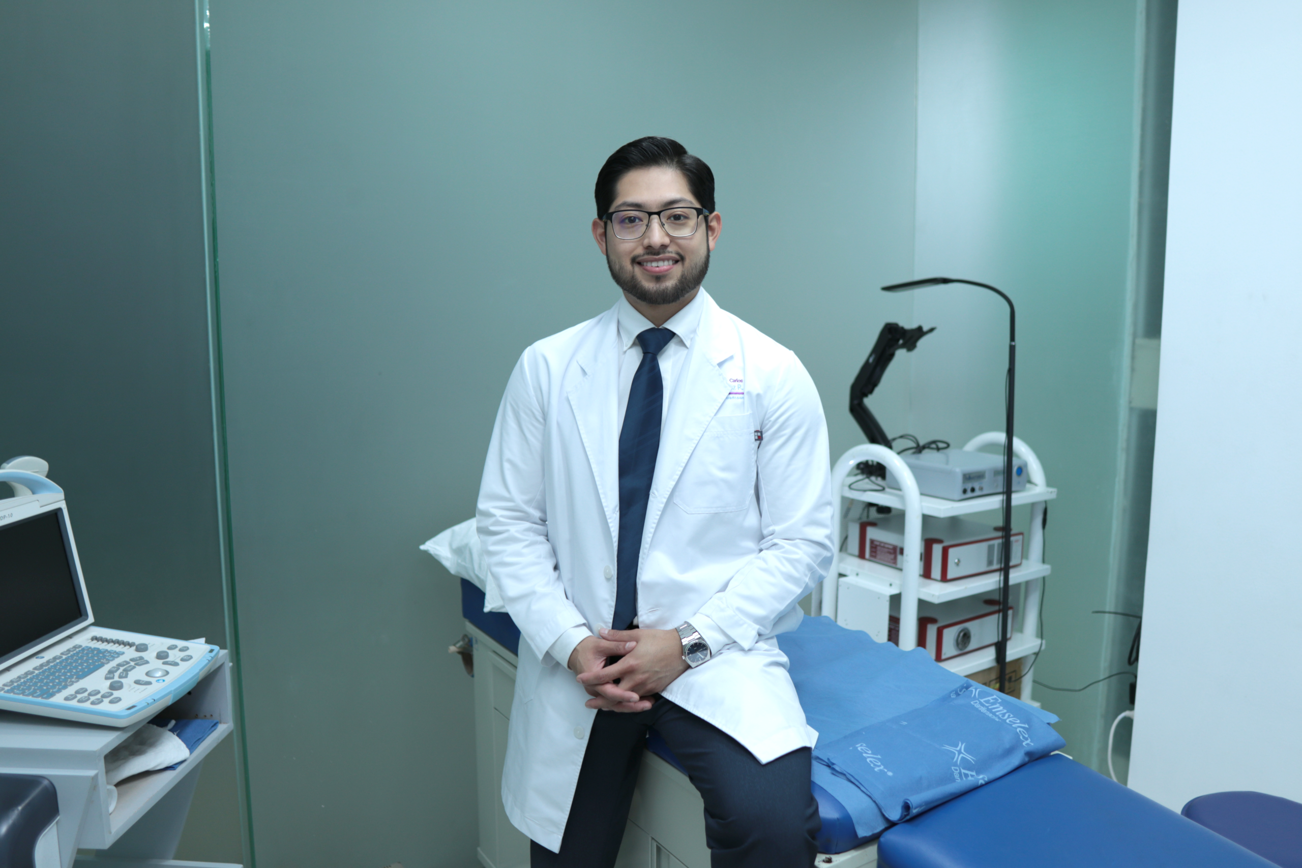 Dr. Roberto González urólogo especialista en VPH Cancún